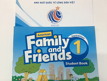 Anh Văn Thiếu Nhi LEVEL 1 PRIMARY với giáo trình:  Family and Friends 1 tại  VIETCI